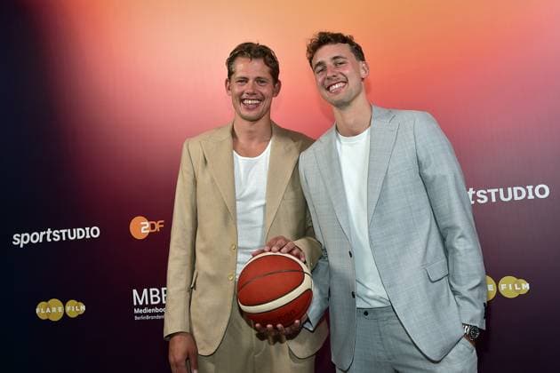 Sport Bilder des Tages Die Basketballer Brueder, Moritz Wagner und Franz Wagner Ankunft, Preview von Teil 1 der vierteiligen Dokuserie THE WAGNER BROTHERS: Zwei Brüder, ein Traum dabei sind. in Berlin, am 22.09.2024 The Wagner Brother in Berlin PREVIEW