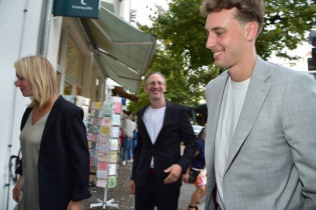 Die Eltern Axel Schulz, Beate Wagner von Basketballer Brueder, Moritz Wagner und Franz WagnerAnkunft, Preview von Teil 1 der vierteiligen Dokuserie THE WAGNER BROTHERS: Zwei Brüder, ein Traum dabei sind. in Berlin, am 22.09.2024 The Wagner Brother in Berlin PREVIEW
