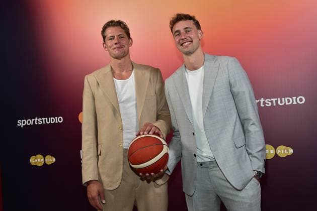Die Basketballer Brueder, Moritz Wagner und Franz Wagner Ankunft, Preview von Teil 1 der vierteiligen Dokuserie THE WAGNER BROTHERS: Zwei Brüder, ein Traum dabei sind. in Berlin, am 22.09.2024 The Wagner Brother in Berlin PREVIEW
