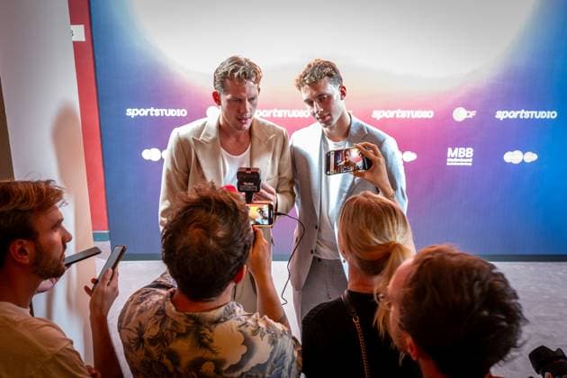 Basketball Berlin 24.09.2024 Premiere der 4-teiligen Doku-Serie von Thomas Pletzinger und Timon Modersohn (beide nicht im Bild) The Wagner Brothers im Kino Colosseum Filmtheater im Prenzlauer Berg Franz Wagner und Moritz Wagner