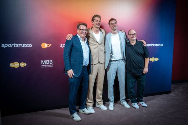 Basketball Berlin 24.09.2024 Premiere der 4-teiligen Doku-Serie von Thomas Pletzinger und Timon Modersohn (beide nicht im Bild) The Wagner Brothers im Kino Colosseum Filmtheater im Prenzlauer Berg Franz Wagner und Moritz Wagner