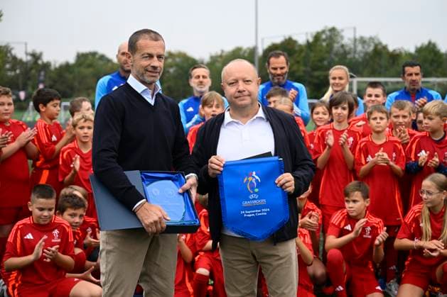 Sport Themen der Woche KW39 Sport Bilder des Tages The Czech Football Association President Petr Fousek (right) and the UEFA President Aleksander Ceferin (left) attend the Grassroots event organised within the UEFA Executive Committee meeting in Prague, Czech Republic, on September 24, 2024. As part of the event, a football match was held between children from local schools against UEFA ambassadors. (CTKxPhoto MichalxKamaryt) CTKPhotoP2024092403478  CTKPhotoP2024092403478