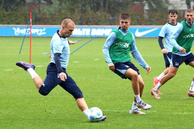 DEU, DFL, 2. FBL Hertha BSC, Training, 24.09.2024, Sportforum, Berlin, DEU, DFL, 2. FBL Hertha BSC, Training, im Bild Jon Dabur Thorsteinsson (Hertha BSC Berlin 24), Gustav Christensen (Hertha BSC Berlin 26) DFL - regulations prohibit any use of Photographs as image sequences and or quasi-video Foto: Juergen Engler nordphoto GmbH