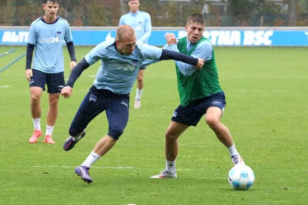 DEU, DFL, 2. FBL Hertha BSC, Training, 24.09.2024, Sportforum, Berlin, DEU, DFL, 2. FBL Hertha BSC, Training, im Bild Jon Dabur Thorsteinsson (Hertha BSC Berlin 24), Gustav Christensen (Hertha BSC Berlin 26) DFL - regulations prohibit any use of Photographs as image sequences and or quasi-video Foto: Juergen Engler nordphoto GmbH