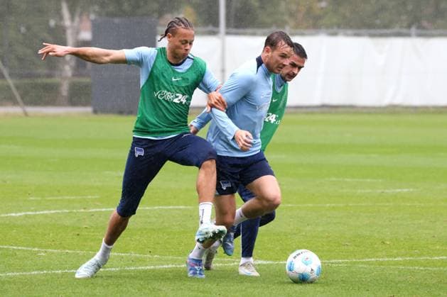 DEU, DFL, 2. FBL Hertha BSC, Training, 24.09.2024, Sportforum, Berlin, DEU, DFL, 2. FBL Hertha BSC, Training, im Bild Derry Scherhant (Hertha BSC Berlin 39), Pascal Klemens (Hertha BSC Berlin 41), Smail Prevljak (Hertha BSC Berlin 9) DFL - regulations prohibit any use of Photographs as image sequences and or quasi-video Foto: Juergen Engler nordphoto GmbH