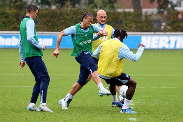 DEU, DFL, 2. FBL Hertha BSC, Training, 24.09.2024, Sportforum, Berlin, DEU, DFL, 2. FBL Hertha BSC, Training, im Bild Derry Scherhant (Hertha BSC Berlin 39), Toni Leistner (Hertha BSC Berlin 37), Deyovaisio Zeefuik (Hertha BSC Berlin 42), Smail Prevljak (Hertha BSC Berlin 9) DFL - regulations prohibit any use of Photographs as image sequences and or quasi-video Foto: Juergen Engler nordphoto GmbH