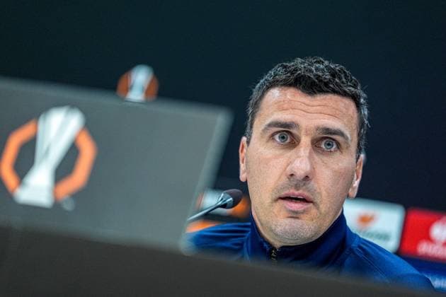2024-09-24 AZ Alkmaar press conference, PK, Pressekonferenz ALKMAAR, NETHERLANDS - SEPTEMBER 24: head coach Maarten Martens of AZ Alkmaar answering questions during the AZ Alkmaar Press Conference ahead of the UEFA Europa League match between AZ Alkmaar and Elfsborg at AFAS Stadion on September 24, 2024 in Alkmaar, Netherlands. Alkmaar AFAS Stadion Netherlands Content not available for redistribution in The Netherlands directly or indirectly through any third parties. Copyright: xEdxvanxdexPolx