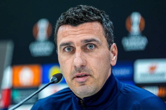2024-09-24 AZ Alkmaar press conference, PK, Pressekonferenz ALKMAAR, NETHERLANDS - SEPTEMBER 24: head coach Maarten Martens of AZ Alkmaar answering questions during the AZ Alkmaar Press Conference ahead of the UEFA Europa League match between AZ Alkmaar and Elfsborg at AFAS Stadion on September 24, 2024 in Alkmaar, Netherlands. Alkmaar AFAS Stadion Netherlands Content not available for redistribution in The Netherlands directly or indirectly through any third parties. Copyright: xEdxvanxdexPolx