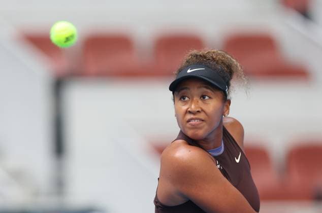 (240925) -- BEIJING, Sept. 25, 2024 -- Osaka Naomi of Japan competes during the women s singles first round match against Lucia Bronzetti of Italy at the 2024 China Open tennis tournament in Beijing, capital of China, Sept. 25, 2024. ) (SP)CHINA-BEIJING-TENNIS-CHINA OPEN-WOMEN S SINGLES (CN) BaixXuefei 