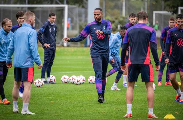MALMÖ 2024-09-25 Isaac Kiese Thelin i regnet pa Hybrien vid onsdagens träning med MFF inför Europa League matchen mot Rangers. STAD SVERIGE x50090x