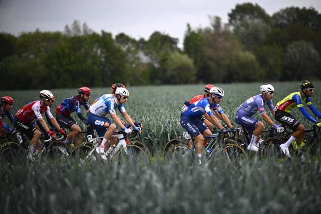 September 25, 2024, Lichtervelde, Belgium: LICHTERVELDE, BELGIUM - SEPTEMBER 25 : illustration picture peloton pictured during the Omloop van het Houtland 2024 Cycling race with start in Eernegem and finish in Lichtervelde (195,3km). On September 25, 2024 in Lichtervelde, Belgium, 25 09 2024 OMLOOP VAN HET HOUTLAND 2024  - ZUMAp34_ 20240925_zaf_p34_131 Copyright: xPanoramicx