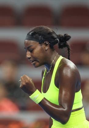 (240925) -- BEIJING, Sept. 25, 2024 -- Alycia Parks of the United States celebrates scoring during the women s singles first round match against Wang Qiang of China at 2024 China Open tennis tournament in Beijing, capital of China, Sept. 25, 2024. ) (SP)CHINA-BEIJING-TENNIS-CHINA OPEN-WOMEN S SINGLES (CN) BaixXuefei 