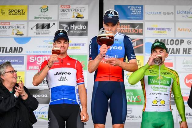 Bilder des Jahres 2024, Sport 09 September Sport Themen der Woche KW39 Sport Bilder des Tages OMLOOP VAN HET HOUTLAND 2024 LICHTERVELDE, BELGIUM - SEPTEMBER 25 : Walscheid Max (GER) of Team Jayco AlUla, Groenewegen Dylan (NED) of Team Jayco AlUla, Barbier Pierre of Team Philippe Wagner Bazin on the podium pictured during the Omloop van het Houtland 2024 Cycling race with start in Eernegem and finish in Lichtervelde (195,3km). On September 25, 2024 in Lichtervelde, Belgium, 25-09-24 Lichtervelde Belgium  Copyright: xGvgx