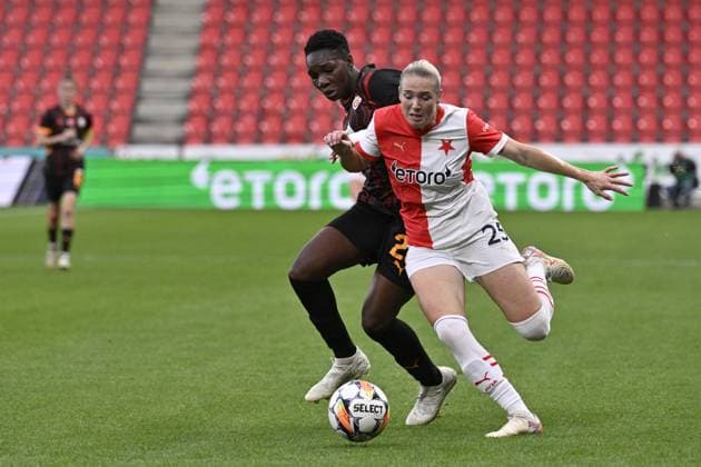 From left Hapsatou Diallo of Galatasaray and Tereza Krejcirikova of Slavia in action during the Slavia Praha UEFA Women s Champions League Group match SK Slavia Praha, vs. Galatasaray Istanbul in Prague, Czech Republic, September 25, 2024. (CTKxPhoto VitxSimanek) CTKPhotoP2024092507166  CTKPhotoP2024092507166