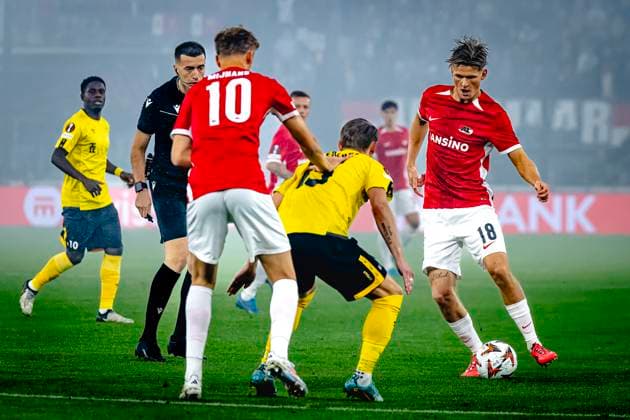 AZ Alkmaar defender David Moller Wolfe, during the match AZ - Elfsborg at the AZ Stadium for the UEFA Europa League - League phase - Matchday 1 season 2024-2025 in ALKMAAR, Netherlands on 25 september 2024, (photo by Marcel van Dorst EYE4images DeFodi Images) Defodi-746_190448