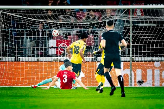 IF Elfsborg midfielder Ahmed Qasem scores but its offside, during the match AZ - Elfsborg at the AZ Stadium for the UEFA Europa League - League phase - Matchday 1 season 2024-2025 in ALKMAAR, Netherlands on 25 september 2024, (photo by Marcel van Dorst EYE4images DeFodi Images) Defodi-746_190457