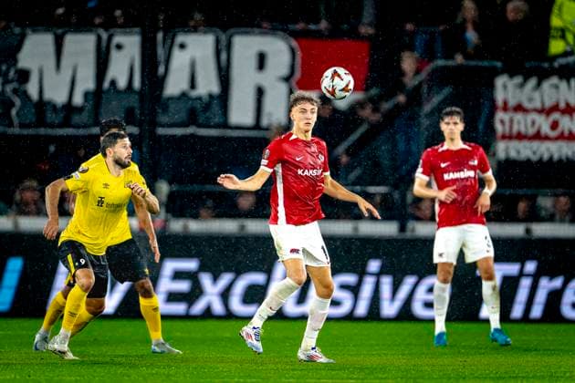 AZ Alkmaar midfielder Sven Mijnans, during the match AZ - Elfsborg at the AZ Stadium for the UEFA Europa League - League phase - Matchday 1 season 2024-2025 in ALKMAAR, Netherlands on 25 september 2024, (photo by Marcel van Dorst EYE4images DeFodi Images) Defodi-746_190481
