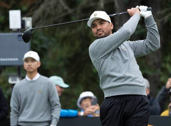 September 25, 2024, Montreal, Pq, Canada: International team member Jason Day of Australia tees off as teammate Min Woo Lee, from Australia, looks on during practice at the Presidents Cup golf tournament at the Royal Montreal Golf Club, Wednesday, September 25, 2024 in Montreal. Canada News - September 25, 2024 - ZUMAc35_ 20240925_zaf_c35_043 Copyright: xRyanxRemiorzx