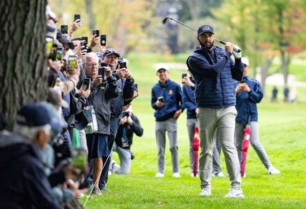 September 25, 2024, Montreal, Pq, CANADA: United States team member Scottie Scheffler prepares to hit out of the rough on the 11th hole during practice at the Presidents Cup golf tournament at the Royal Montreal Golf Club, Wednesday, Sept. 25, 2024 in Montreal. Canada News - September 25, 2024  - ZUMAc35_ 20240925_zaf_c35_019 Copyright: xChristinnexMuschix