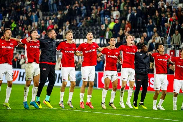 ALKMAAR - 25-09-2024, AFAS Stadium. UEFA Europa League, season 2024 2025 during the match AZ - Elfsborg. Final score 3-2. Az players celebrating the win. AZ - Elfsborg  x26338976x Copyright: