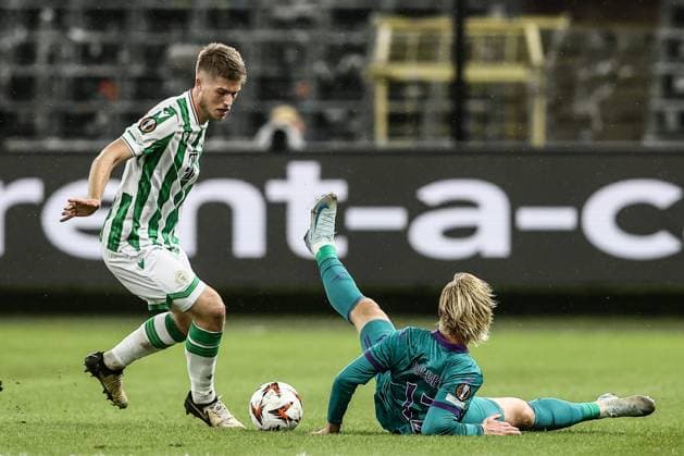 Ferencvaros s Gabor Szalai and Anderlecht s Kasper Dolberg Rasmussen fight for the ball during a soccer game between Belgian RSC Anderlecht and Hungarian Ferencvarosi TC, on Wednesday 25 September 2024 in Brussels, on the opening day of the League phase of the UEFA Europa League tournament. BRUNOxFAHY  x101368662x