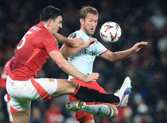 Harry Maguire of Manchester United, ManU and Michel Vlap of FC Twente Manchester United v FC Twente, UEFA Europa League, Group Stage, Football, Old Trafford, Manchester, UK, 25 Sep 2024 EDITORIAL USE ONLY No use with unauthorised audio, video, data, fixture lists, club league logos or live services. Online in-match use limited to 120 images, no video emulation. No use in betting, games or single club league player publications. Copyright: xMattxWest Shutterstockx 14735174z