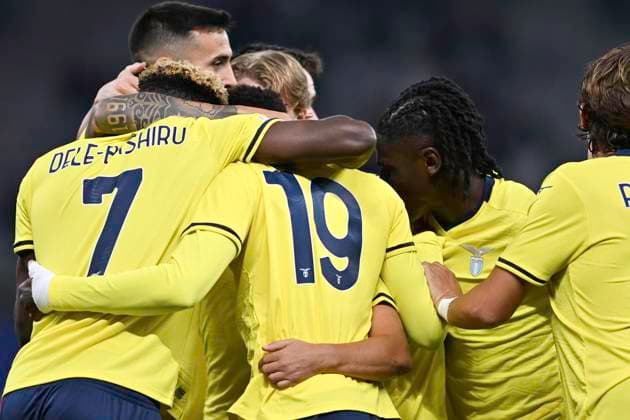 UEFA Europa League, Dynamo Kiew vs S.S.Lazio Rom 25.09.2024, Volksparkstadion, Hamburg, UEFA Europa League, Dynamo Kiew vs S.S.Lazio Rom im Bild Boulaye Dia (Lazio 19) schiesst das Tor zum 1-0 fuer Lazio und jubelt mit der Mannschaft