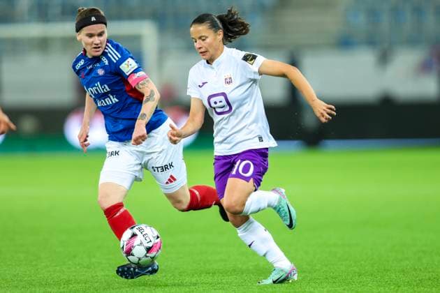 Women s Champions League Valerenga Norway Anderlecht Belgium Oslo 20240925 Anderlecht s Stefania Vatafu and VIF s Linn Vickius during the Champions League qualification match between Valerenga IF and Anderlecht Belgium at the Intility Arena in Oslo Photo Amanda Pedersen Giske NTB Oslo Norway EDITORIAL USE ONLY RESTRICTED USE FOR BETTING COMPANIES  Copyright: xAmandaxPedersenxGiskex xNTBx