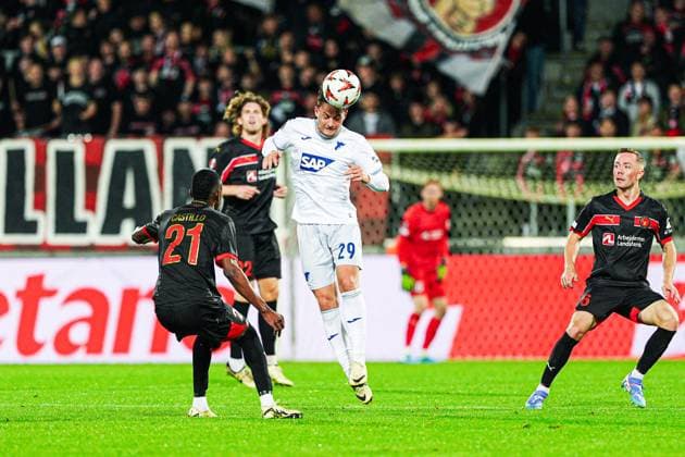 Kopfball Jacob Bruun Larsen (TSG 1899 Hoffenheim, 29) DEN, FC Midtjylland vs. TSG 1899 Hoffenheim, Fussball, UEFA Europa League, Spieltag 1, Spielzeit 2024 25, 25.09.2024 DEN, FC Midtjylland vs. TSG 1899 Hoffenheim, Fussball, UEFA Europa League, Spieltag 1, Spielzeit 2024 25, 25.09.2024 Herning Copyright: xEibner-Pressefoto MarcelxvonxFehrnx EP_MFN
