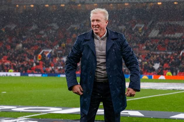 Steve McClaren thanks the fans , UEFA Europa League 2024 25 League Phase MD1, Manchester United, ManU v FC Twente, Old Trafford, September 25, 2024, Manchester, England.