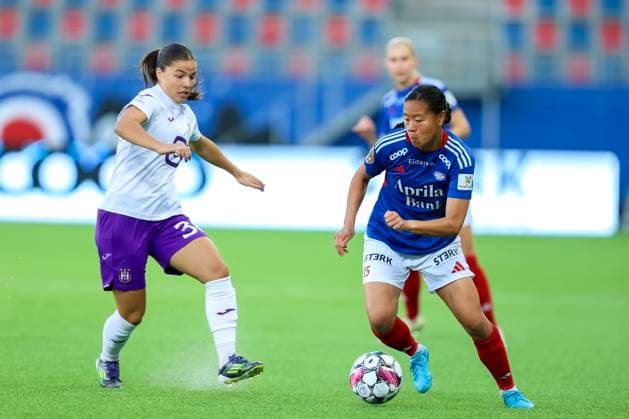 Women s Champions League Vaalerenga Norway Anderlecht Belgium Oslo 20240925 VIF s Ylinn Tennebo and Anderlecht s Luna Vanezir during the Champions League qualification match between Valerenga IF and Anderlecht Belgium at the Intility Arena in Oslo Photo Amanda Pedersen Giske NTB Oslo Norway EDITORIAL USE ONLY RESTRICTED USE FOR BETTING COMPANIES  Copyright: xAmandaxPedersenxGiskex xNTBx