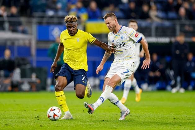 Hamburg, 25. September 2024 - Fußball, UEFA Europa League 2024 25, Dynamo Kiew - Lazio Rom: Fisayo Dele-Bashiru (Lazio Rom, 7), Andriy Yarmolenko (Dynamo Kiew, 7)