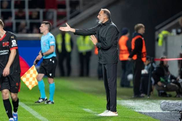 Hoffenheim s head coach Pellegrino Matarazzo reacts during the UEFA Europa League match between FC Midtjylland and TSG 1899 Hoffenheim at MCH Arena in Herning Wednesday, September 25, 2024. (Bo Amstrup Ritzau Scanpix) , Herning Denmark Mors Copyright: BoxAmrstrupx xRitzauxScanpix BoxAmstrupx spdk20240925-220416-L