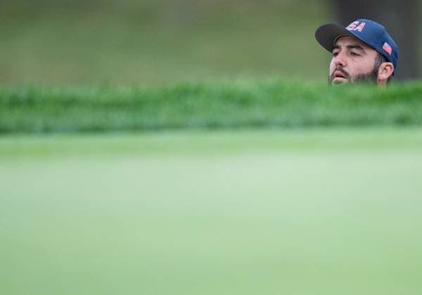 September 25, 2024, Montreal, Pq, Canada: United States team member Scottie Scheffler checks out his line for a shot on the 12th hole during practice at the Presidents Cup golf tournament at the Royal Montreal Golf Club. Golf 2024: Presidents Cup: Practice  - ZUMAc35_ 20240925_zaf_c35_044 Copyright: xChristinnexMuschix