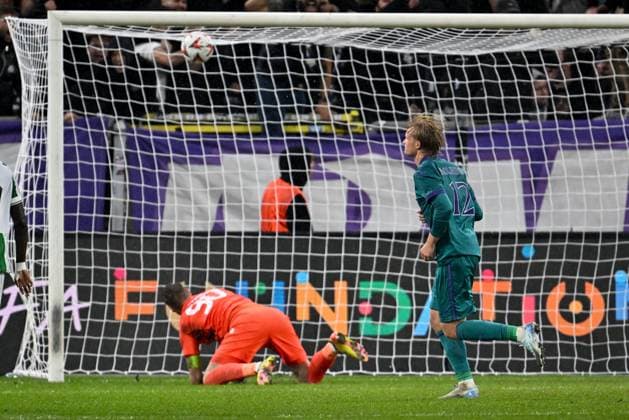 240925 RSC Anderlecht vs Ferencvaros Kasper Dolberg (12) of Anderlecht celebrates after scoring the 2-0 goal during the Europa League matchday 1 in the league phase game in the 2024-2025 season between Royal Sporting Club Anderlecht and Ferencvaros on September 25 , 2024 in Anderlecht, Belgium. (Photo by David Catry Isosport ) ANDERLECHT BELGIUM  Copyright: xx 482157