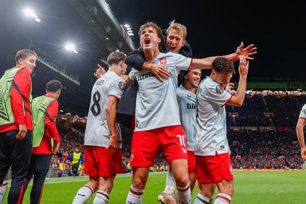 Sam Lammers of FC Twente celebrating his goal with Michel Vlap of FC Twente , UEFA Europa League 2024 25 League Phase MD1, Manchester United, ManU v FC Twente, Old Trafford, September 25, 2024, Manchester, England.