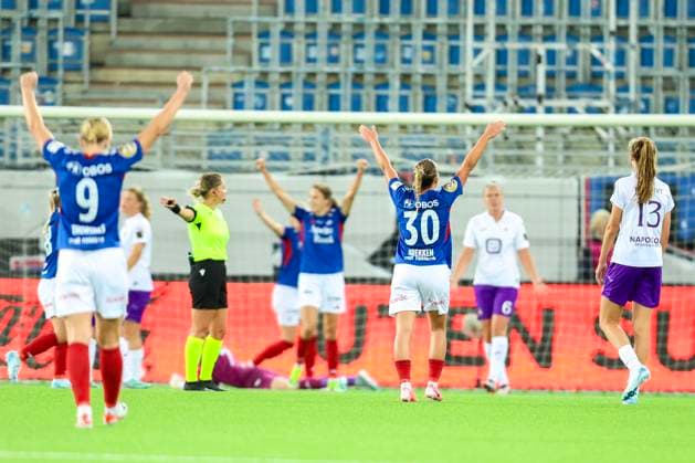 Women s Champions League Vaalerenga Norway Anderlecht Belgium Oslo 20240925 The VIF players celebrate after Janni Thomsen increased the lead to 2 0 in the Champions League qualifier between Vaalerenga IF and Anderlecht Belgium at the Intility Arena in Oslo Photo Amanda Pedersen Giske NTB Oslo Norway EDITORIAL USE ONLY RESTRICTED USE FOR BETTING COMPANIES  Copyright: xAmandaxPedersenxGiskex xNTBx