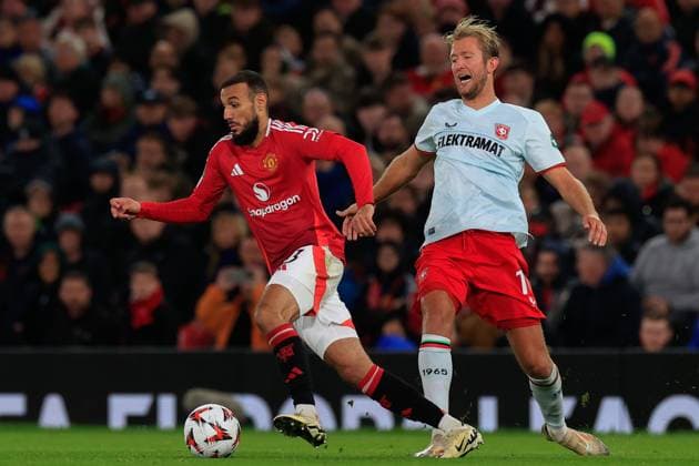 Manchester United, ManU v FC Twente Europa League 25 09 2024. Noussair Mazraoui (3) of Manchester United runs past Michel Vlap (18) of FC Twente during the Europa League match between Manchester United and FC Twente at Old Trafford, Manchester, England on 25 September 2024. Manchester Old Trafford Greater Manchester England Editorial use only , Copyright: xConorxMolloyx PSI-20476-0071