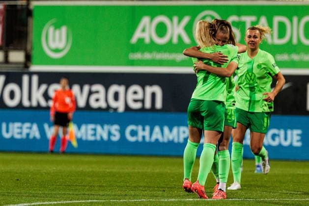 UEFA Women’s Champions League: VfL Wolfsburg - Fiorentina Women s FC; 25.09.2024 Jubel zum 3:0 durch Vivien Endemann (VfL Wolfsburg, 25) UEFA Women’s Champions League: VfL Wolfsburg - Fiorentina Women s FC; Wolfsburg, AOK Stadion am 25.09.2024 Copyright: xBEAUTIFULxSPORTS Wunderlx