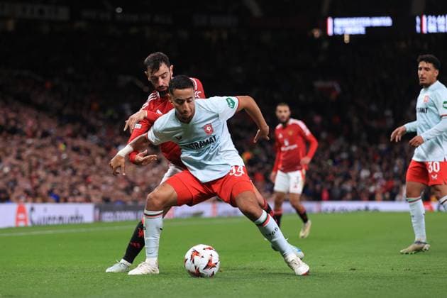 Football - UEFA Europa League - League Phase - Manchester United, ManU v FC Twente 25th September 2024 - UEFA Europa League - League Phase - Manchester United v FC Twente - Bruno Fernandes of Manchester United battles with Anass Salah-Eddine of FC Twente - Photo: Simon Stacpoole Offside. Manchester UK Copyright: xSimonxStacpoolexOffside