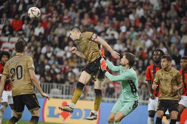 Sport Bilder des Tages Forward OYARZABAL Mikel (Real Sociedad). OGC Nice (FRA) vs Real Sociedad (ESP), C3 J1 Europa League in Allianz Riviera Stadium, NICE, France, on 25 September 2024. FOOTBALL : OGC Nice vs Real sociedad - Europa League - C3 - J1 - 09 25 24 FredDides Panoramic 