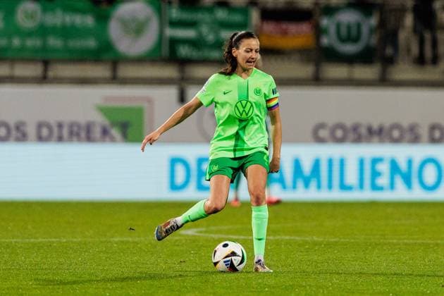 UEFA Women’s Champions League: VfL Wolfsburg - Fiorentina Women s FC; 25.09.2024 Joelle Wedemeyer (VfL Wolfsburg, 24) am Ball UEFA Women’s Champions League: VfL Wolfsburg - Fiorentina Women s FC; Wolfsburg, AOK Stadion am 25.09.2024 Copyright: xBEAUTIFULxSPORTS Wunderlx