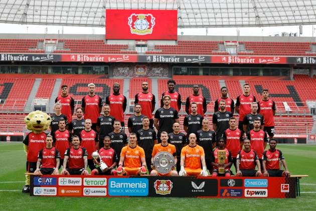 Leverkusen, Deutschland, Germany 1. Fussball Bundesliga, Mannschaftsfoto am 25. 09. 2024 in der Bay-Arena in Leverkusen Bayer 04 Leverkusen; 1.BL, Porträttermin 204 2025, Mannschaftsfoto,hi.Reihe v. li. : Piero Martin HINCAPIE (LEV) ; Robert ANDRICH (LEV); Victor BONIFACE (LEV); Jonathan TAH (LEV); Edmond TAPSOBA (LEV); Nordi MUKIELE (LEV); Jeanuel BELOCIAN (LEV); Patrik SCHICK (LEV); Exequiel PALACIOS (LEV); 3.Reihe v.li.: Sportwissenschaftlerin Prisca VOLMARY ; Athletiktrainer Daniel JOUVIN ; Athletiktrainer Ismael Camenforte LOPEZ ; Athletiktrainer Jonas RATH ; Athletiktrainer Markus MÜLLER ; Co-Trainer Analyse Marcel DAUM ; Analyst Lizenzspielerabteilung Simon LACKMANN ; Leiter Sportwissenschaft und Athletik Dr. Malte KRÜGER ; 2.Reihe v.li.: Jonas HOFMANN (LEV); Florian WIRTZ (LEV); Co-Trainer Alberto ENCINAS (LEV); Trainer Xabi ALONSO (LEV); Co-Trainer Sebastian PARRILLA (LEV); Torwarttrainer David THIEL ; Granit XHAKA (LEV); Martin TERRIER (LEV); 1.Reihe v.li.: Alejandro GRIMALDO (LEV); Aleix GARCIA (LEV) ; Amine ADLI (LEV) ; Matej KOVAR (LEV) ; Torwart Lukas HRADECKY (LEV) ; Niklas LOMB (LEV) ; Jeremie FRIMPONG (LEV) ; ARTHUR (LEV) ; Nathan TELLA (LEV) Photo: Norbert Schmidt, Duesseldorf