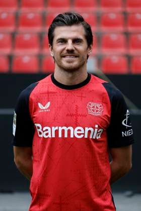 Leverkusen, Deutschland, Germany 1. Fussball Bundesliga, Porträttermin am 25. 09. 2024 in der Bay-Arena in Leverkusen Jonas HOFMANN ; Bayer 04 Leverkusen ; 1.BL, Porträtermin 2024 2025, Photo: Norbert Schmidt, Duesseldorf