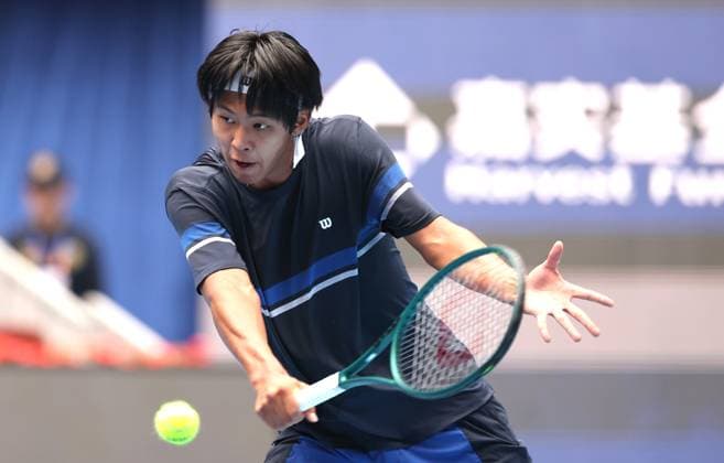 (240926) -- BEIJING, Sept. 26, 2024 -- Zhou Yi of China hits a return during the men s singles first round match against Pavel Kotov of Russia at 2024 China Open tennis tournament in Beijing, China, Sept. 26, 2024. ) (SP)CHINA-BEIJING-TENNIS-CHINA OPEN-MEN S SINGLES-FIRST ROUND (CN) ZhangxChen 
