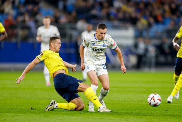 Hamburg, 25. September 2024 - Fußball, UEFA Europa League 2024 25, Dynamo Kiew - Lazio Rom: Adam Marusic (Lazio Rom, 77), Vladyslav Kabaiev (Dynamo Kiew, 22)