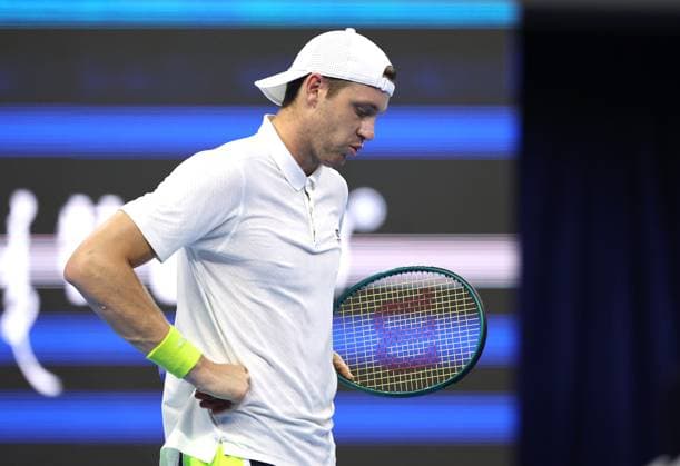 (240926) -- BEIJING, Sept. 26, 2024 -- Nicolas Jarry of Chile reacts during the men s singles first round match against Jannik Sinner of Italy at 2024 China Open tennis tournament in Beijing, China, Sept. 26, 2024. ) (SP)CHINA-BEIJING-TENNIS-CHINA OPEN-MEN S SINGLES-FIRST ROUND (CN) ZhangxChen 