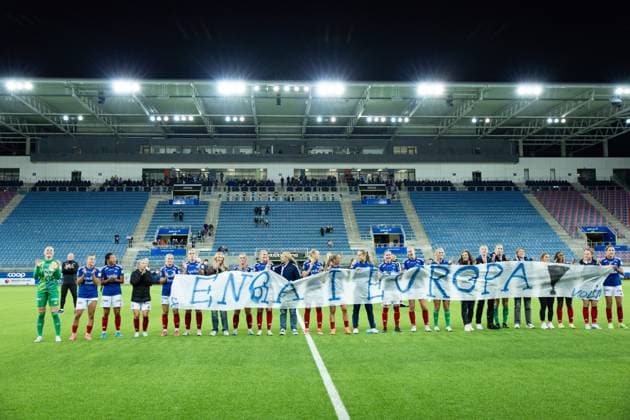 Oslo, Norway, September 25th 2024: Players of Valerenga are seen with a banner Enga in Europe after winning the UEFA Womens Champions League round 2 football match between Valerenga and Anderlecht at Intility Arena in Oslo, Norway. (Ane Frosaker SPP) Copyright: xAnexFrosakerx xSPPx spp-en-AnFrSp-_F_29812