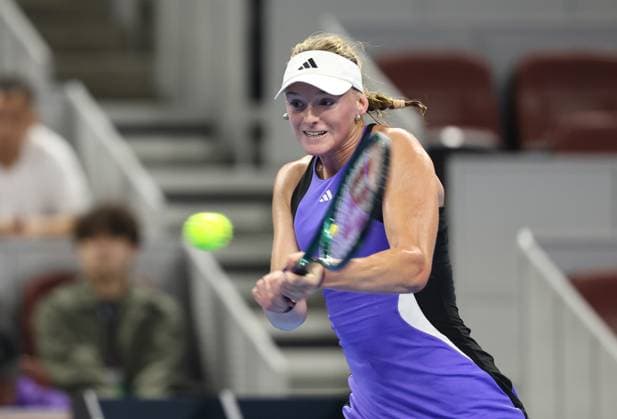 (240926) -- BEIJING, Sept. 26, 2024 -- Ashlyn Krueger hits a return during the women s singles first round match between Wang Yafan of China and Ashlyn Krueger of the United States at 2024 China Open tennis tournament in Beijing, capital of China, Sept. 26, 2024. ) (SP)CHINA-BEIJING-TENNIS-CHINA OPEN-WOMEN S SINGLES-FIRST ROUND (CN) ZhangxChen 