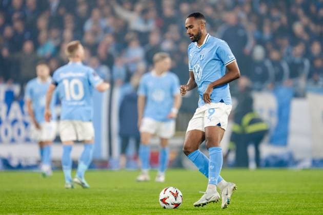 240926 Isaac Kiese Thelin of Malmö FF looks dejected after the 0-1 goal during the UEFA Europa League football match between Malmö FF and Rangers on September 26, 2024 in Malmö. Photo: Petter Arvidson BILDBYRAN kod PA PA0884 fotboll football soccer fotball uefa europa league malmö ff rangers bbeng depp Copyright: PETTERxARVIDSON BB240926PA055